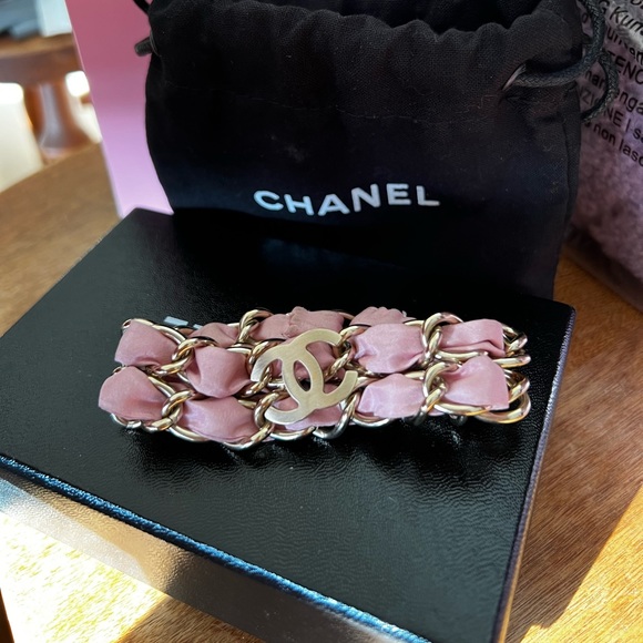 CHANEL Jewelry - Authentic Vintage Chanel bracelet in size small